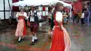 preview picture of video 'Bailes típicos alemanes en la Colonia Tovar de Venezuela'
