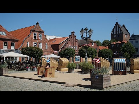 Heiligenhafen an der Ostsee: Binnensee, Markt, Hafen, Einkaufsmeile und die Seebrücke