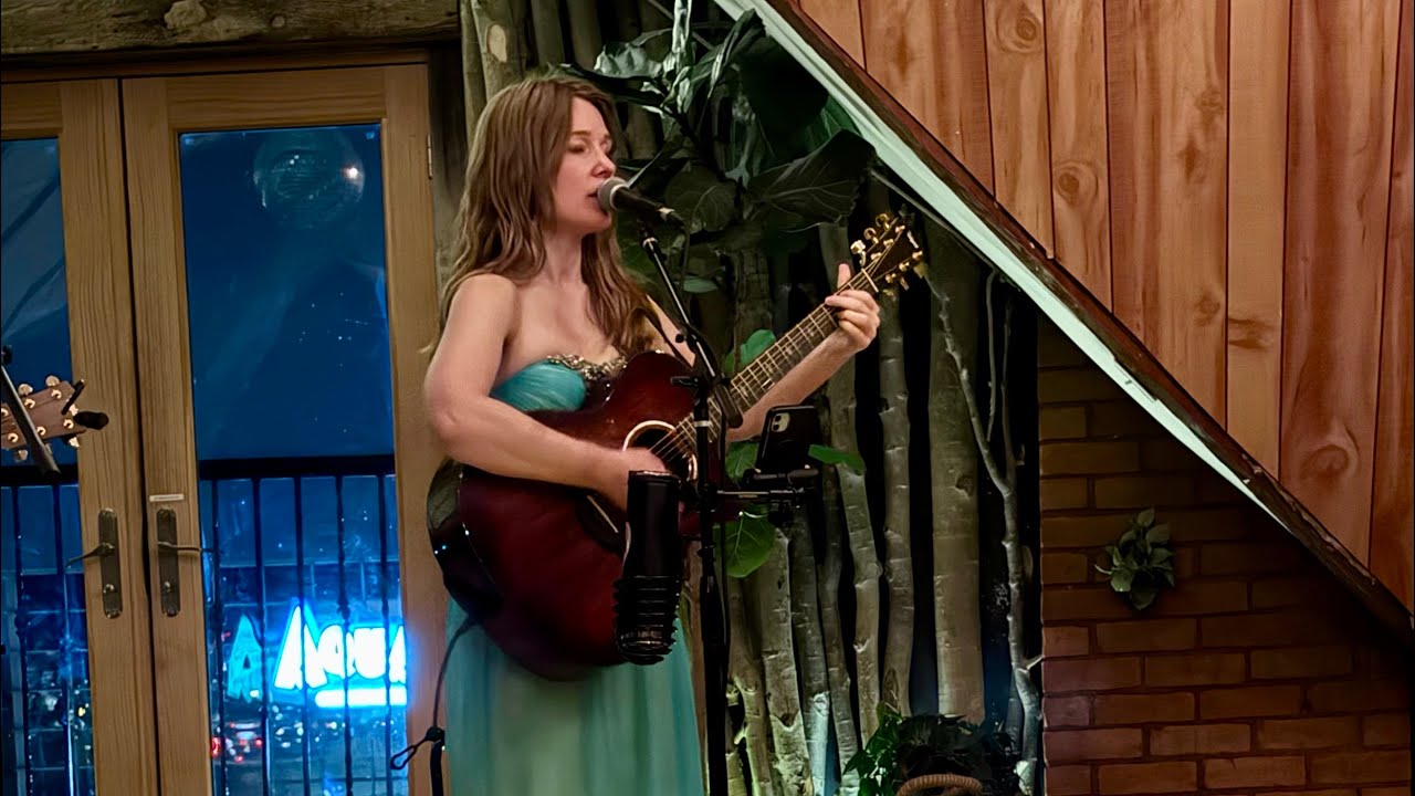 Promotional video thumbnail 1 for Acoustic Serenades