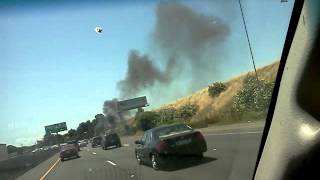 preview picture of video 'Carro en llamas por freeway 80 camino por cal expo'