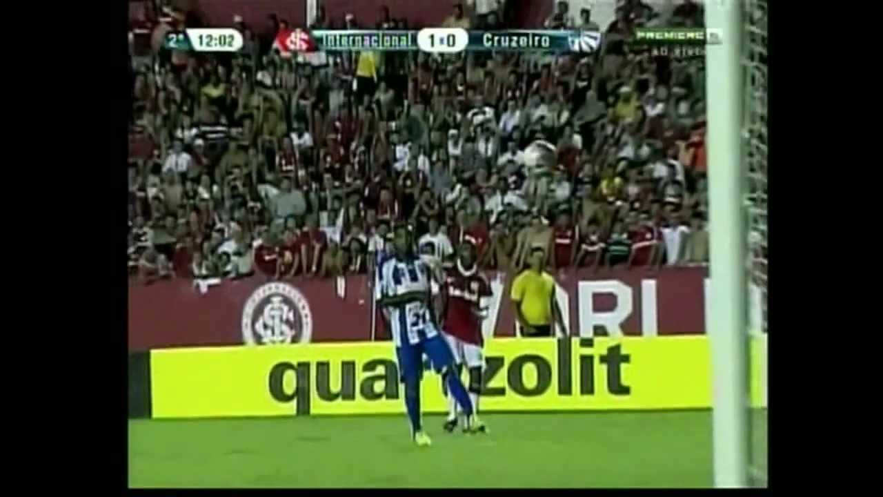 Léo Carioca - Zagueiro Canhoto (Central back - left)