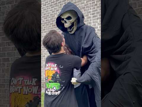 A Hug from Black Heart | Spirit Halloween