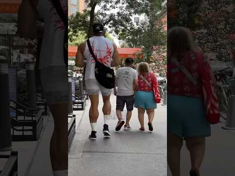 People Think This Giant Aint Real (@lucaslakutsin)