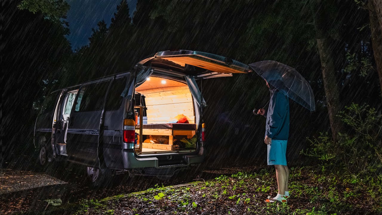 ゲリラ豪雨の山奥でボロボロな100系ハイエースと夏の車中泊【山形のだし】