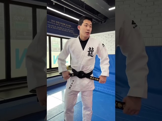 Vídeo relacionado con DOKRIN Cinturones de traje de judo Cinturón de Judo y Karate de 180 cm, Cinturón Profesional de Taekwondo, Cinturón Grueso de Tela de Aikido para Niños y Adultos, Cinturón de Karate (Blanco)
