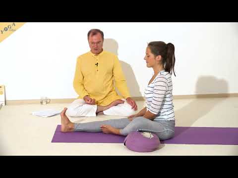 Halbe Vorwärtsbeuge mit Händen am Oberschenkel - Yoga Asana Lexikon