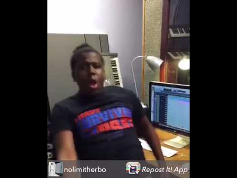 TraeDaKidd Turning Up In The Studio!