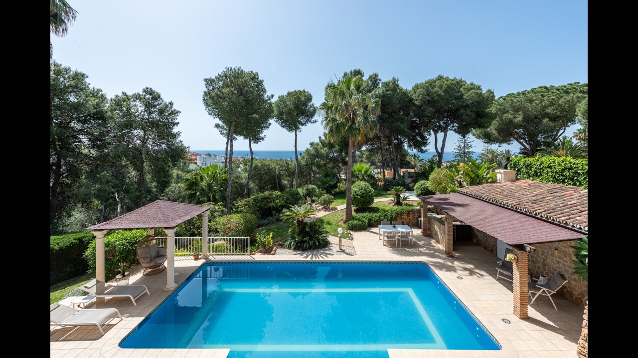 Villa for sale in Hacienda las Chapas, Marbella East