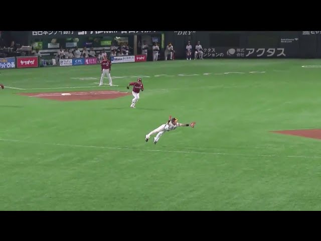 【6回表】完璧なタイミングで飛び込むホークス・本多のスーパープレー!!  2017/4/22 H-E