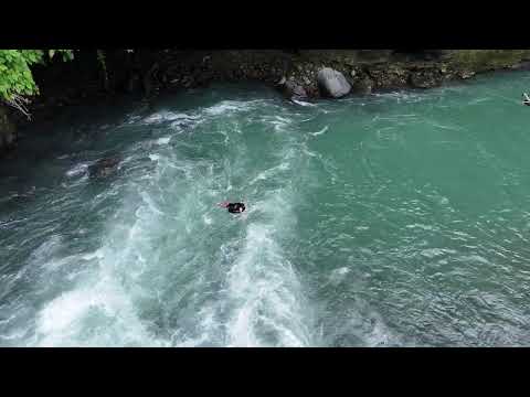Sobrevolando el río Puenteadero 🌊🚁 | Mutatá, Antioquia 🇨🇴 – DJI Mini 4 Pro