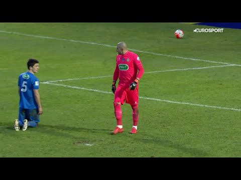 Ruffier chambre un adversaire et se fait tacler par les Internautes ( Ruffier qualifie les Verts )