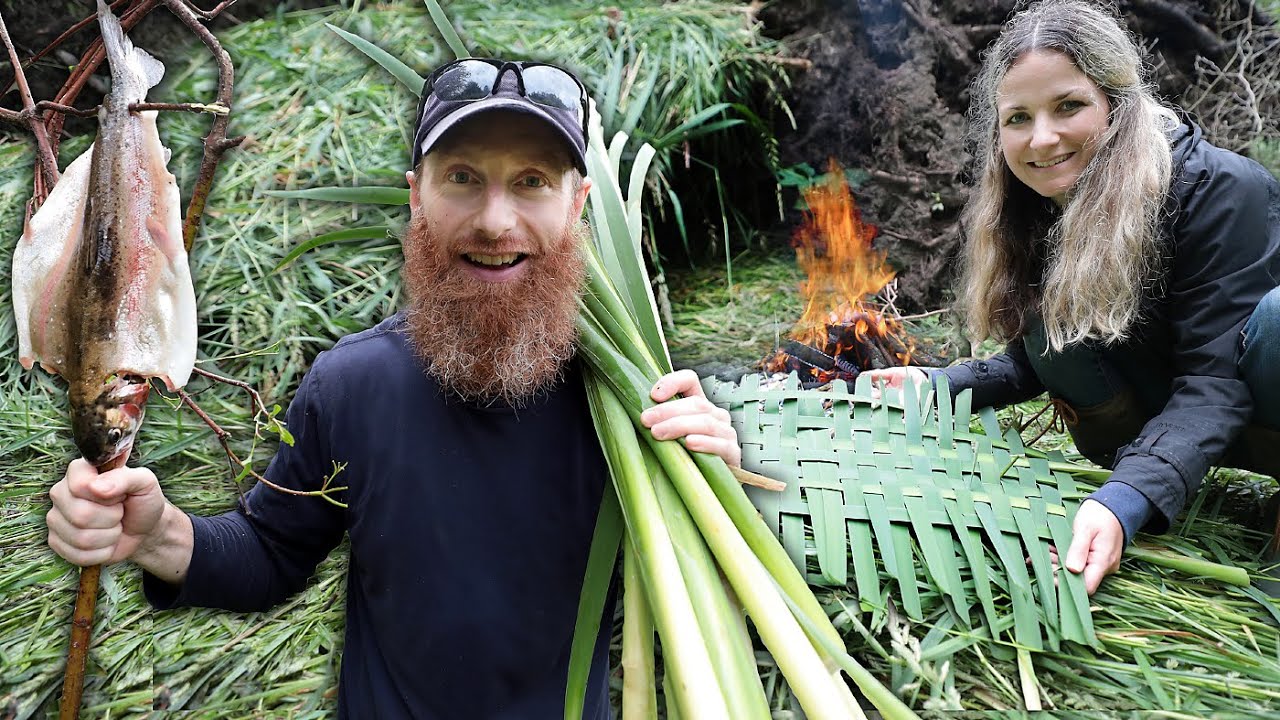 24-hr Survival with Primitive Tools Only! Grass House, Hand Fishing, Bushcraft, Friction Fire