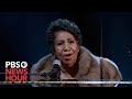 WATCH: Aretha Franklin sings 