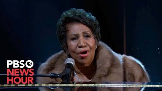 Aretha Franklin  sings &quot;(You Make Me Feel Like) A Natural Woman&quot;