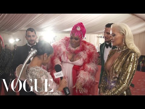リタ・オラ＆リッツォのグラマラスなメットガラ・ルックス｜メットガラ2019 With Liza Koshy｜Vogue (Rita Ora & Lizzo on Their Glamorous Met Gala Looks | Met Gala 2019 With Liza Koshy | Vogue)