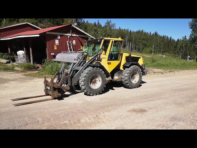 668347 Tool carrier Wille 645 V with pallet forks, buckets & folding plows (8871h)