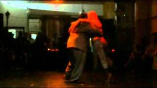 ALEJANDRA MANTIÑAN Y AONIKEN QUIROGA BUJAN EN EL SOHO TANGO 04/04