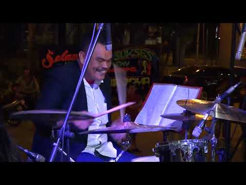 Joy Harlim Sinuhaji (Vocalis Rock karo Band) Live ' Zeqita Cafe