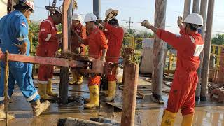 Download lagu Proses pengeboran minyak mentah mp3