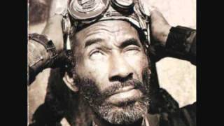Lee Scratch Perry - Super Ape Inna Jungle.