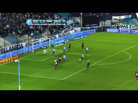 Ocasión de Casco. Racing - Newell´s. Fecha 8. Torneo Inicial 2013. Fútbol Para Todos