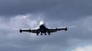preview picture of video 'Transaero 747 smoky landing VKO'