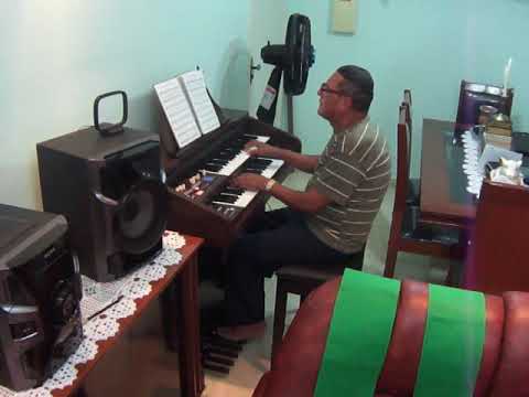 132.  HUMILDEMENTE AGUARDO TEU SANTO OPERAR.