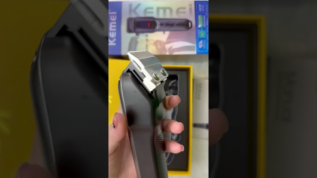 Tông đơ cắt tóc chuyên nghiệp Kemei KM-1550 công suất mạnh 5W màn hình LCD sạc nhanh USB type C tiện lợi - Chính hãng