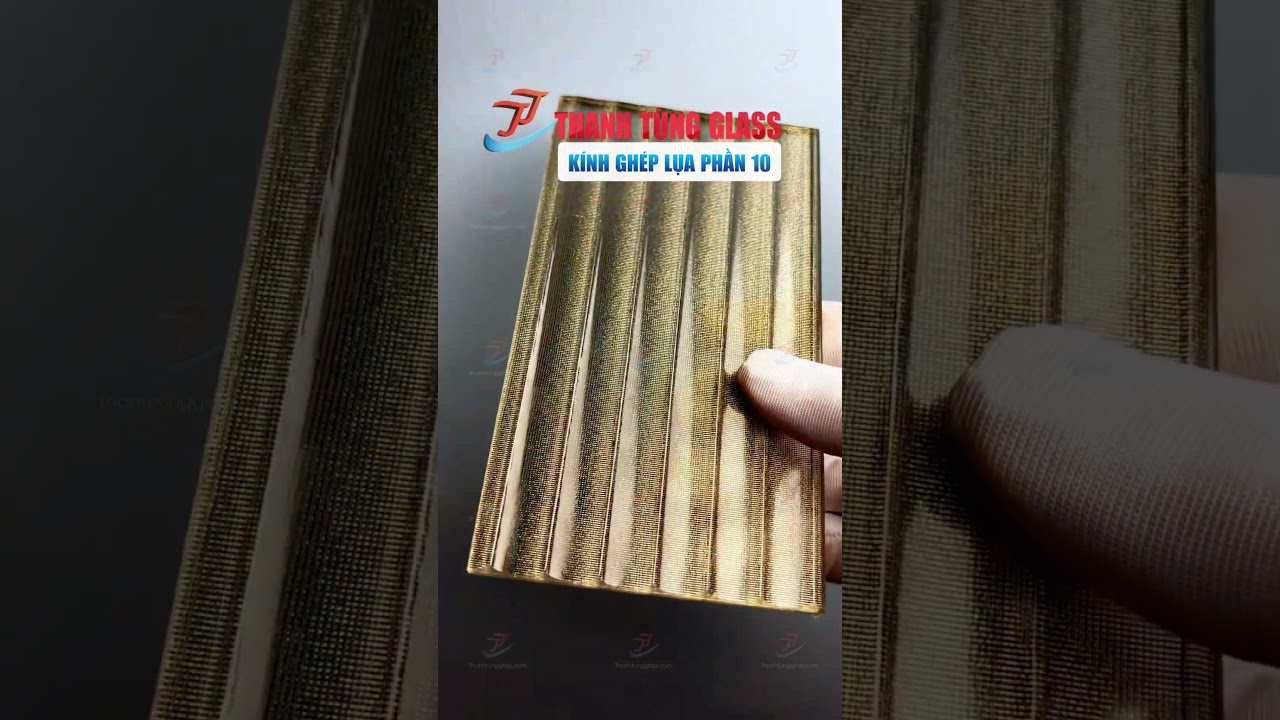 Kính đúc sọc to ghép lụa