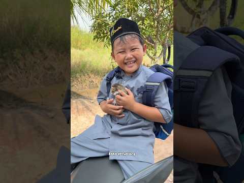 RAKA BAWA KUCING KESEKOLAH #minivlog #hiburanshorts #anakdesa #vlog