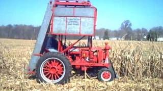 preview picture of video 'McCormick-Deering Corn Picker with Overhead Tank'