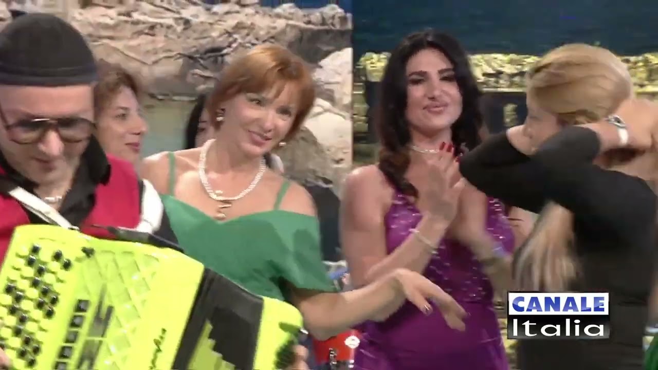 Mimmo Mirabelli "LA COLEGIALA" (versione cumbia) Canale Italia SPECIALE FARFALLINA Cantando Ballando