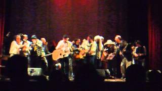 (10) Townes Van Zandt Tribute finale Dead Flowers (Rolling Stone) + Fisherman Blues (The Waterboys)