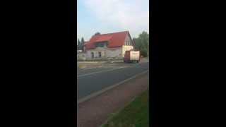 preview picture of video 'Feuerwehr Helsinghausen/Kreuzriehe auf dem Weg zum Einsatz 17.8.2013'