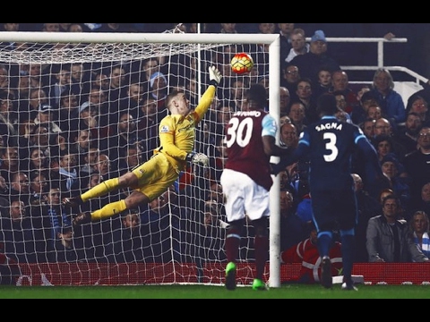 Top 100  ● Best Goalkeepers Saves Ever ●  HD