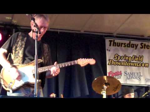 "House of a Thousand Guitars" performed live by the Willie Nile Band, 2010-07-01