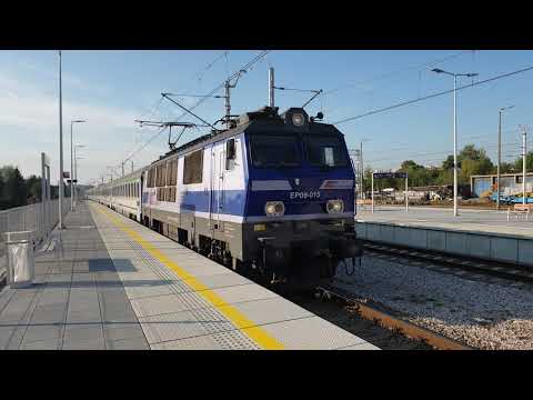 EP09-015 + IC MATEJKO z Przemyśla Gł. do Świnoujścia, mija stację Rzeszów Zachodni 12.09.2019