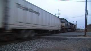 preview picture of video 'Perfect RoadRailer Meet - NS 261 & 256 - Fostoria, Ohio'