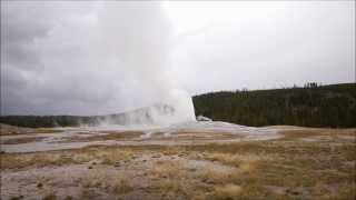 preview picture of video 'Yellowstone's geysers イエローストーンの間欠泉 2013-09-14 Trip USA part 2'