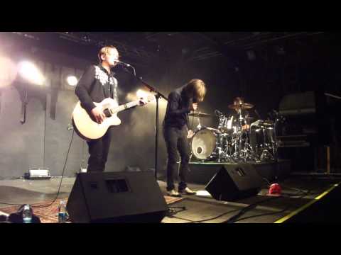 Johnossi ft. Björn Dixgård von Mando Diao - 18 Karat Gold (live im Postbahnhof Berlin 2010)