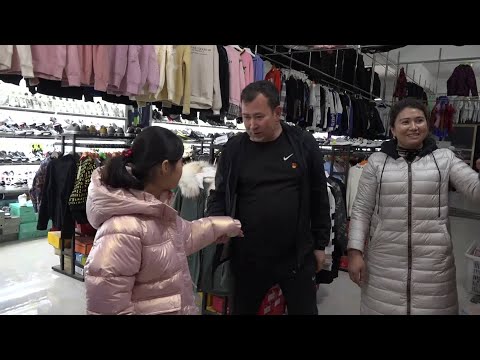 Uyghur couple from Xinjiang offers love to Han "daughter"