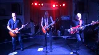 Heavy Metal Kids - "Blow it all Away" & "Hit the Right Button" Live at Merton Manor