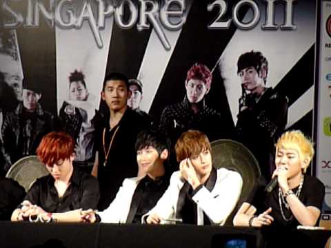12/28/11 Block B SG Fanmeet : The boys were resting (cute!) a bit before the Hi-5 (fancam)