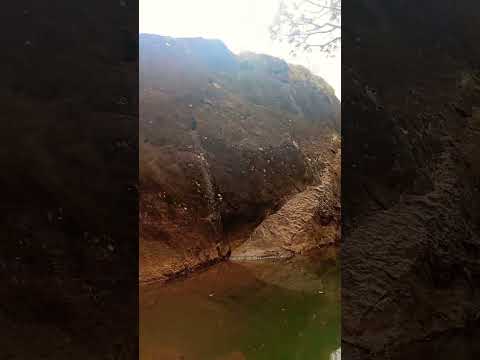 Achei essa cascata com um poço na cidade de Moeda mg