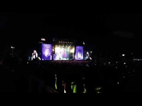 Foo Fighters perform Under Pressure by Queen at Voodoo Fest 2017