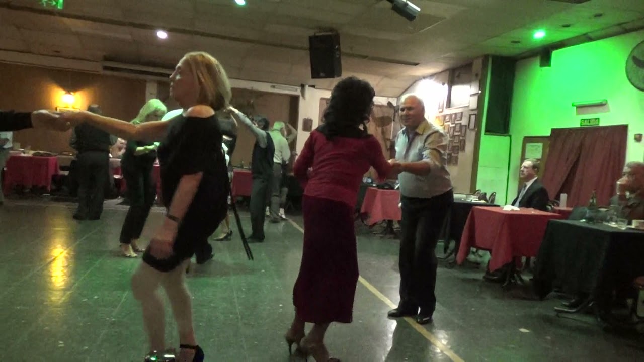 Roberto Vivas dancing to Jazz with Elba Estay en Lo de Celia, August 2013