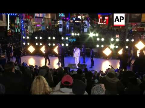 Psy, Taylor Swift and Carly Rae Jepsen perform at NYE concert