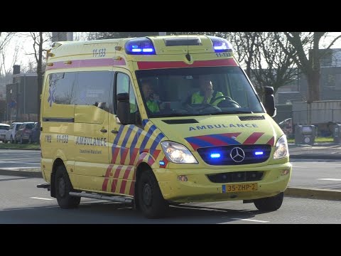 A1 Ambulance 11-133 met spoed naar meldingen in Zaandam