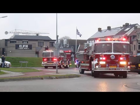 Opening Nieuwe Karzerne  | Optocht Onderweg der naartoe | Brandweer Urk | Amerikaanse Voertuigen