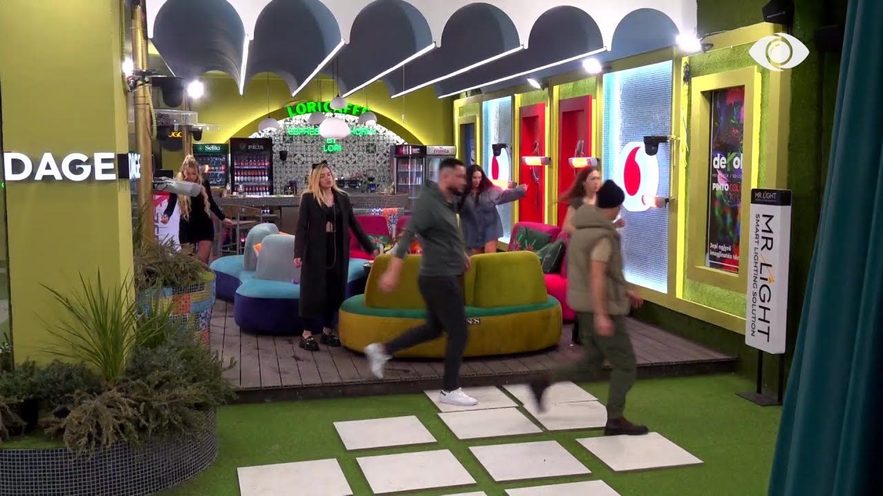 Egla nuk është mirë, Heidi përpiqet të bindë banorët të futen brenda